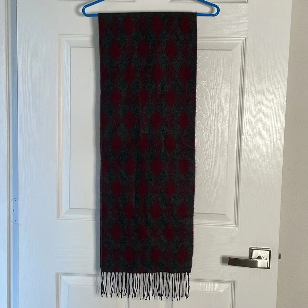 Geoffrey Beene argyle print fringe scarf